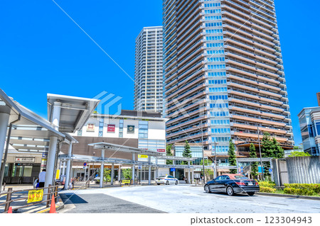 Cityscape of Shinagawa Ward, Tokyo Musashi Koyama Station Cityscape of Shinagawa Ward, Tokyo Musashi Koyama Station 123304943