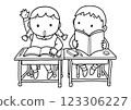 女孩在課堂上舉手 123306227
