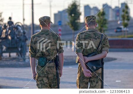 Two young Russian soldiers 123306413