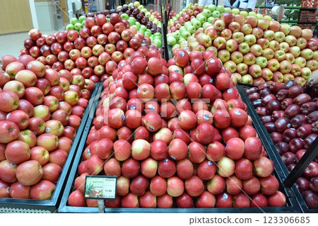 Fruits sold in supermarkets overseas 123306685