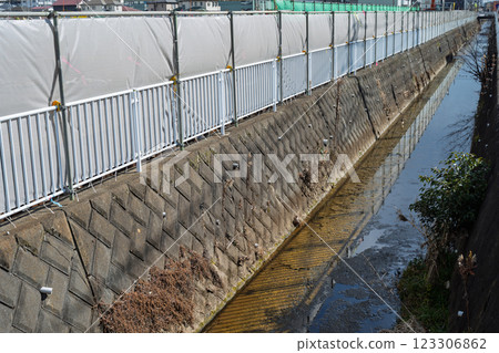 施工現場水道及臨時圍欄 123306862