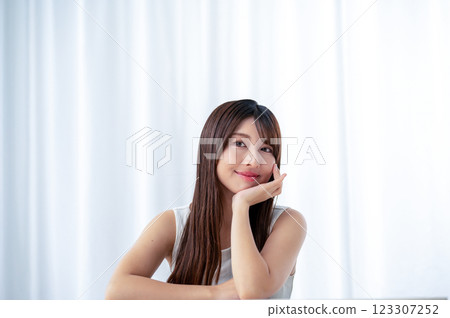 Smiling woman beauty image 123307252