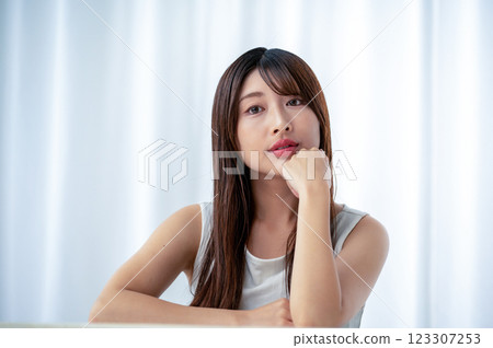 Smiling woman beauty image Smiling woman beauty image 123307253