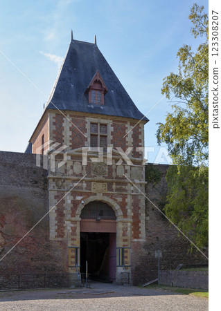 The Porte de Bretagne of the old ramparts of the town of Peronne The Porte de Bretagne of the old ramparts of the town of Peronne 123308207