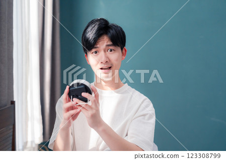 A young man who is anxious after oversleeping 123308799