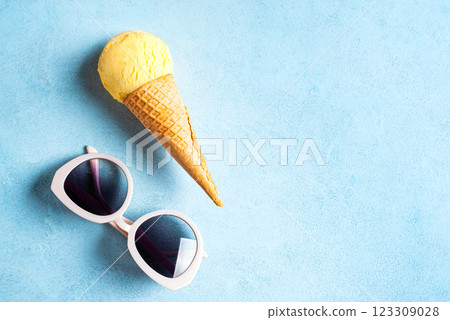Ice cream cone and sunglasses 123309028