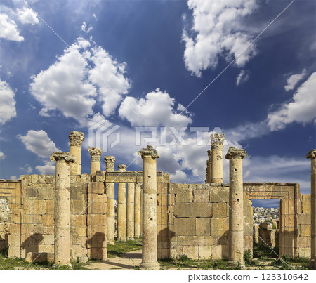Roman ruins (against the background of a beautiful sky with clouds) in the Jordanian city of Jerash (Gerasa of Antiquity), capital and largest city of Jerash Governorate, Jordan 123310642