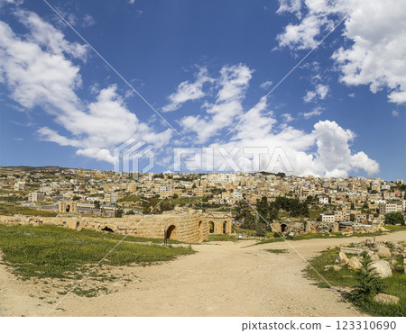 Roman ruins (against the background of a beautiful sky with clouds) in the Jordanian city of Jerash (Gerasa of Antiquity), capital and largest city of Jerash Governorate, Jordan 123310690