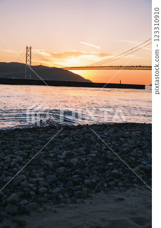[Azur Maiko Beach] Akashi Kaikyo Bridge and a beautiful sunset 123310910