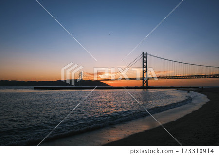 【Azur Maiko Beach】明石海峽大橋與絕美夕陽 【Azur Maiko Beach】明石海峽大橋與絕美夕陽 123310914