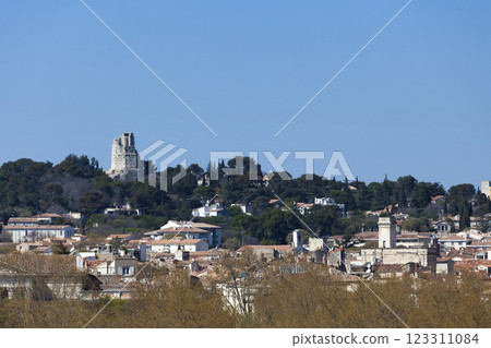 The Magne tower overlooking the city of Nimes 123311084