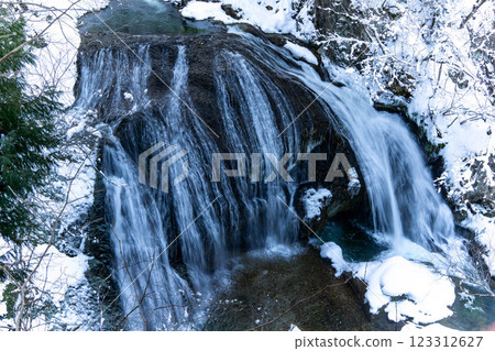 Sekishan Otaki covered in snow 123312627