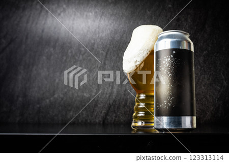 盛在 IPA 玻璃杯中的美國精釀啤酒圖片 123313114