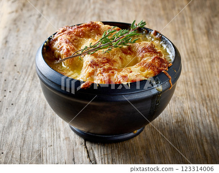 bowl of french onion soup 123314006