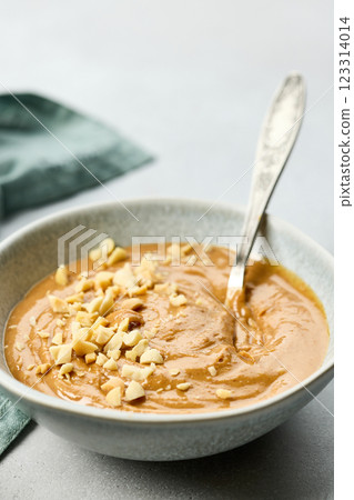 bowl of thai peanut sauce 123314014