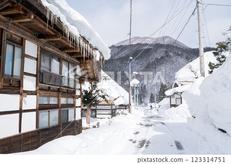 【前澤曲屋村】午後仍殘留積雪的山村 【前澤曲屋村】午後仍殘留積雪的山村 123314751