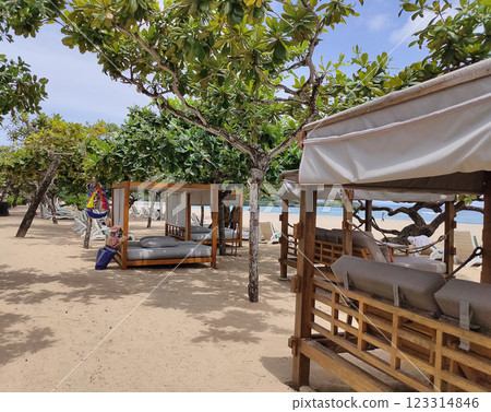 Balinese relaxation hut at Nusa Dua shore, Indonesia Balinese relaxation hut at Nusa Dua shore, Indonesia 123314846