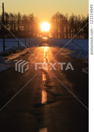 Sunrise and road Sunrise and road 123314945