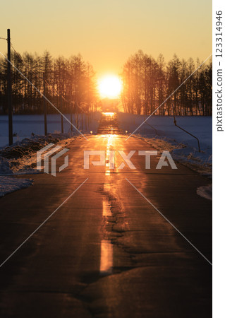 Sunrise and road Sunrise and road 123314946