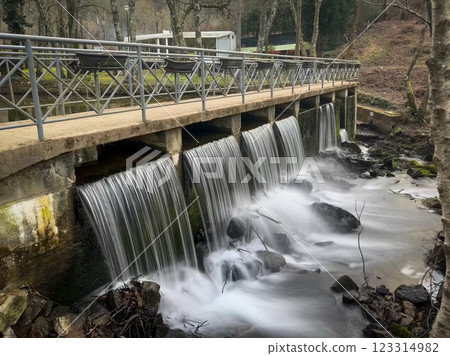 Small water dam in the Nadais leisure park 123314982