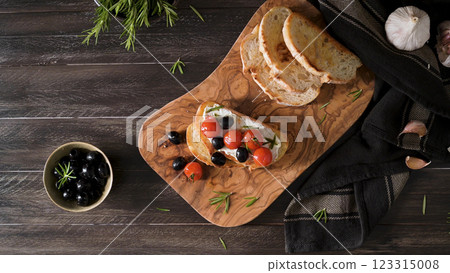 Fresh bruschetta with cream cheese 123315008