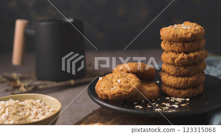 Homemade oatmeal raisin cookies 123315068