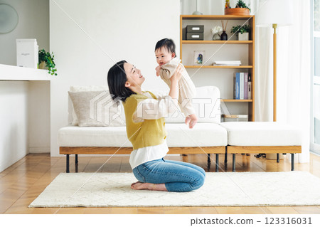 A mother soothing her newborn baby 123316031