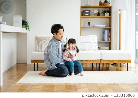Dad and daughter playing in the living room at home 123316066