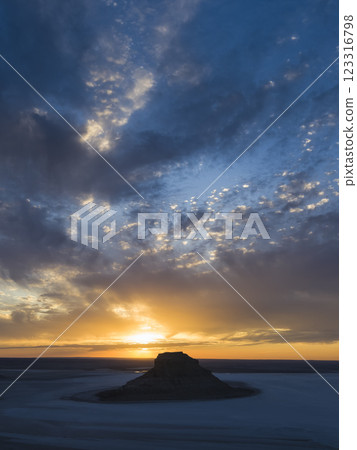Evening view of Karynzharyk, Mangistau province, Kazakhstan / Karynzharyk Depression 123316798