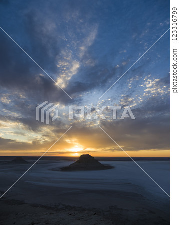 Evening view of Karynzharyk, Mangistau province, Kazakhstan / Karynzharyk Depression 123316799