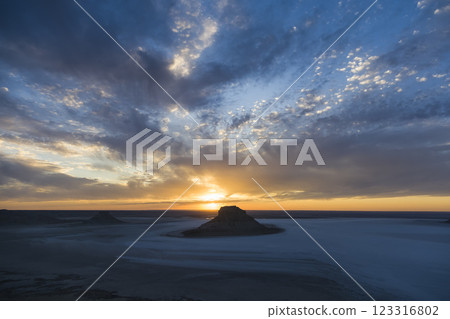 Evening view of Karynzharyk, Mangistau province, Kazakhstan / Karynzharyk Depression 123316802
