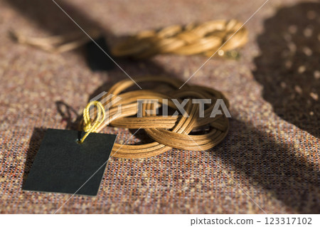 用編織藤製成的髮飾 - 馬爾凱圖片 123317102