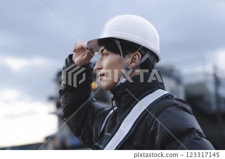 現場主管在現場工作 123317145