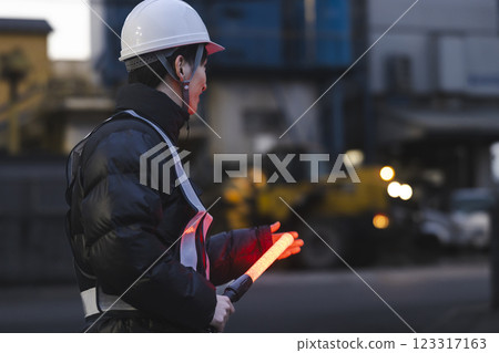 指揮交通的工作人員 123317163