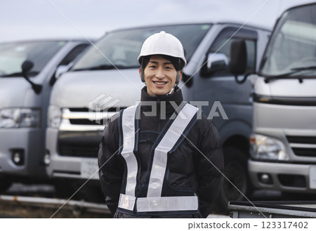 Worker standing in front of the truck 123317402