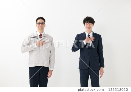 穿著工作服的男士和商人 123318020