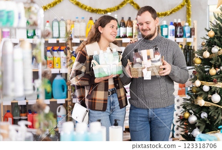 Couple man and woman choosing cosmetics gift set for christmas 123318706