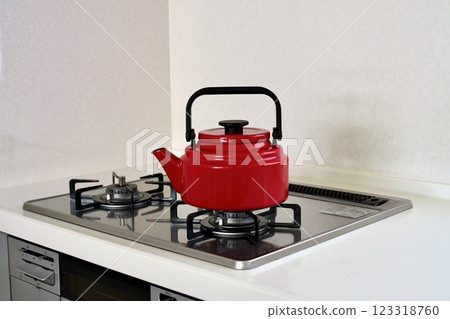 瓦斯爐上的“紅釉水壺”和“上前角” 123318760