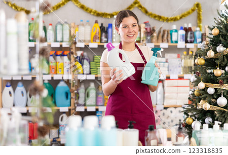 Woman seller advertises kitchen cleaner spray 123318835