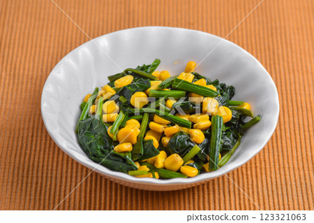 Spinach and corn stir-fried in butter 123321063