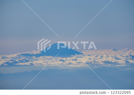 Clouds of winter and Mount Fuji Clouds of winter and Mount Fuji 123322095