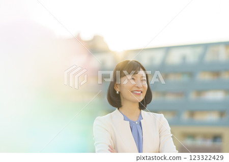 A confident middle-career woman 123322429