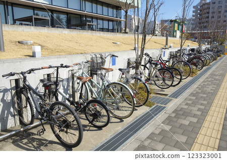 保養良好的自行車停車場 保養良好的自行車停車場 123323001
