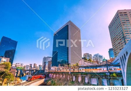 日本東京城市景觀中的第一列 CBTC…東京地鐵丸之內線、御茶水站、聖橋等地的 2000 系列新列車景觀 123323327