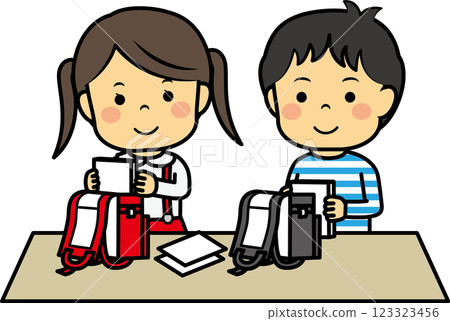 小學男生和女生收拾書包 123323456