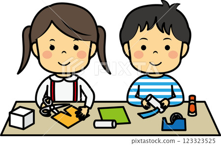 小學生在做手工 小學生在做手工 123323525