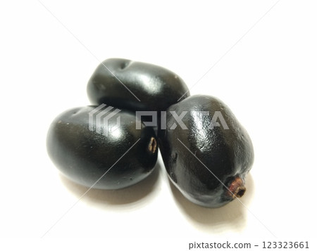 A picture of blackberries isolated on a white background A picture of blackberries isolated on a white background 123323661