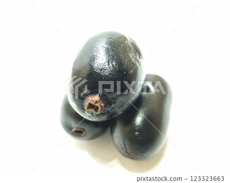 A picture of blackberries isolated on a white background 123323663