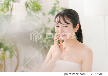 Beauty image of young women Beauty image of young women 123325015