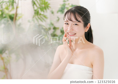 Beauty image of young women Beauty image of young women 123325016